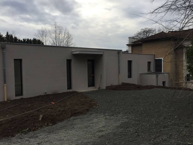 Construction d'une villa d'architecte plain pieds avec toiture terrasse plat à Caluire-et-Cuire