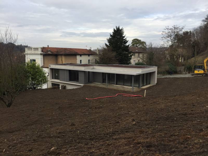 Construction d'une villa d'architecte plain pieds avec toiture terrasse plat à Caluire-et-Cuire
