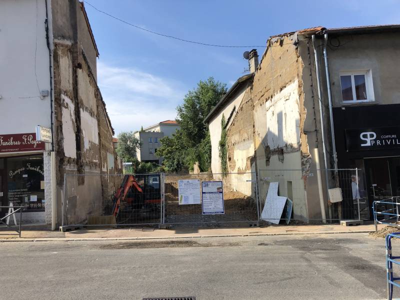 Entreprise de construction pour réaliser un bâtiment et local commercial au ventre ville de La Tour de Salvagny