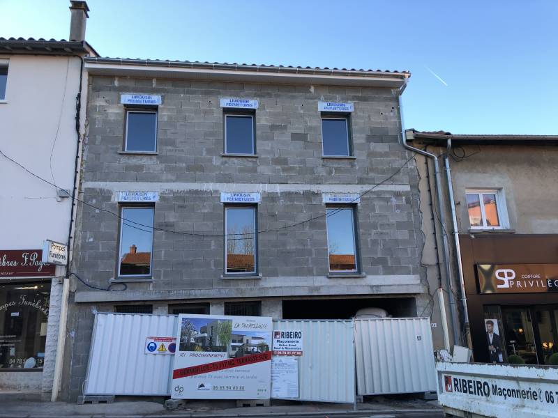 Entreprise de construction pour réaliser un bâtiment et local commercial au ventre ville de La Tour de Salvagny