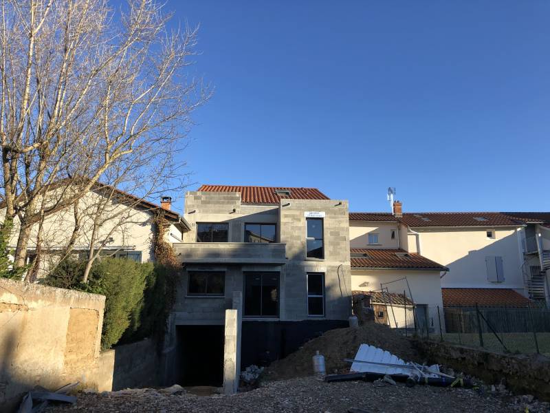Entreprise de construction pour réaliser un bâtiment et local commercial au ventre ville de La Tour de Salvagny
