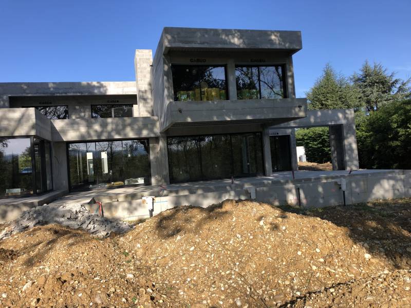 Construction d'une villa haut de gamme contemporaine de plus de 300 m² à Tassin la Demi Lune