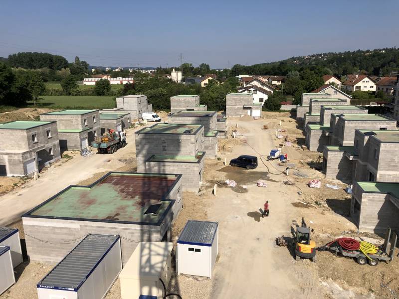 Construction d'un lotissement de 17 maisons en toiture terrasse gros œuvre près de Bourgoin Jallieu