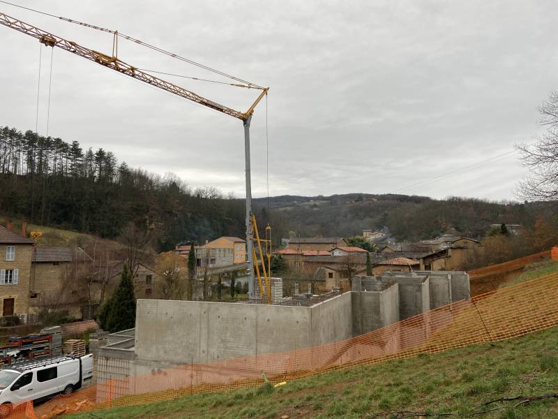 Construction de 5 villas en béton armé sur terrain en pente à Jarnioux