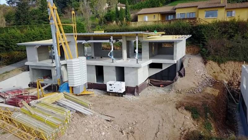 Construction d'une maison contemporaine réalisé par un architecte près de Limonest avec vue dégagé