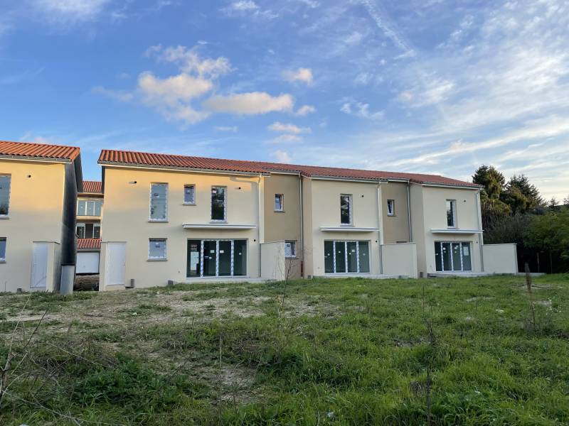 Faire appel à une entreprise de construction pour réaliser un bâtiment de 8 logements et 5 villas à Boisse dans l'Ain