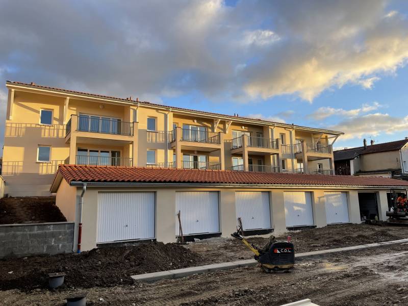 Faire appel à une entreprise de construction pour réaliser un bâtiment de 8 logements et 5 villas à Boisse dans l'Ain