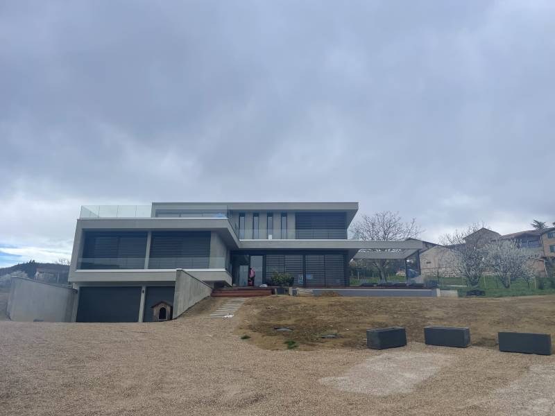 Villa haut de gamme contemporaine avec garage sous-sol dessiné par un architecte 